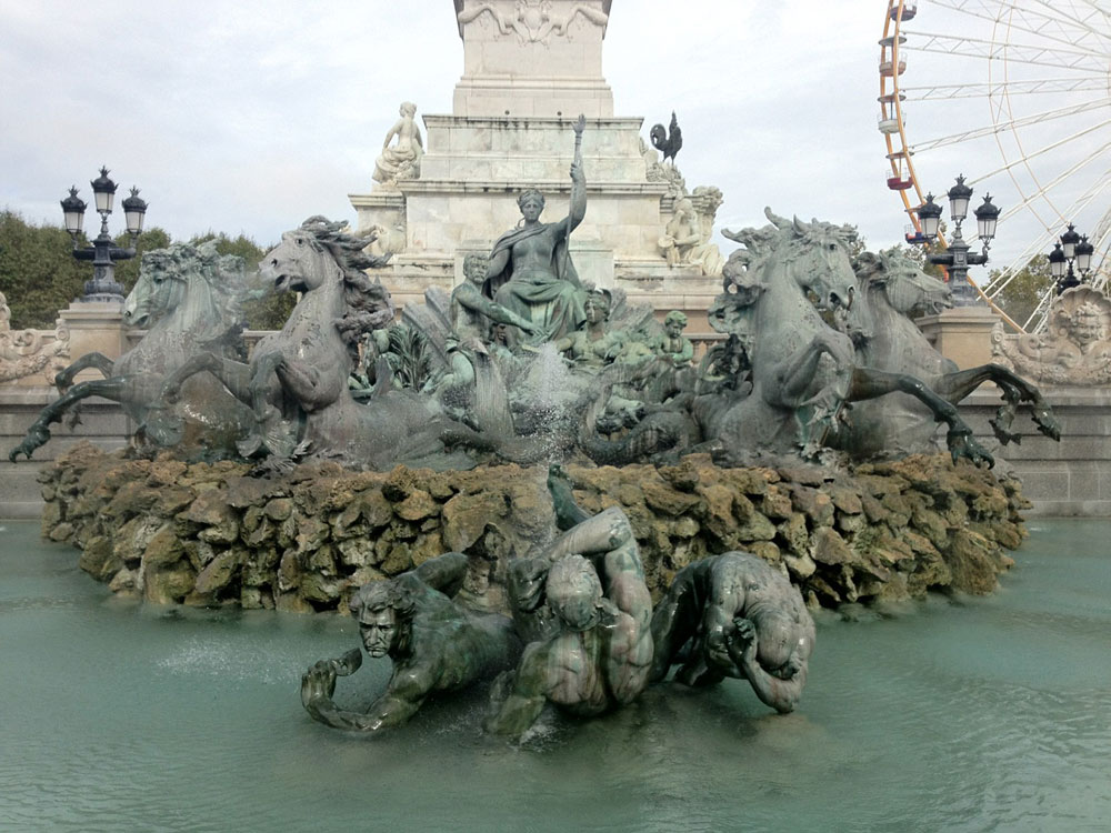 Bordeaux, Monument aux Girondins, fountain.
